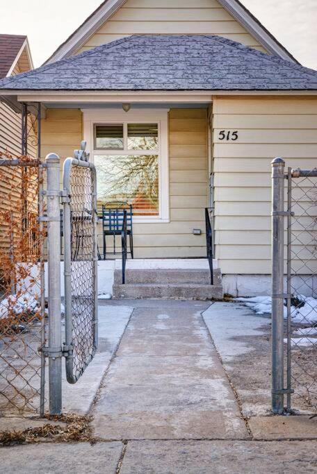 This Little House Close To Hospital,Downtown & Cfd Apartment Cheyenne Bagian luar foto